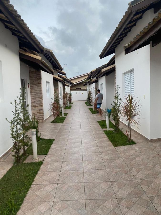 Casa Com Piscina E Churrasqueira - Lindissima! Итаньяэн Экстерьер фото